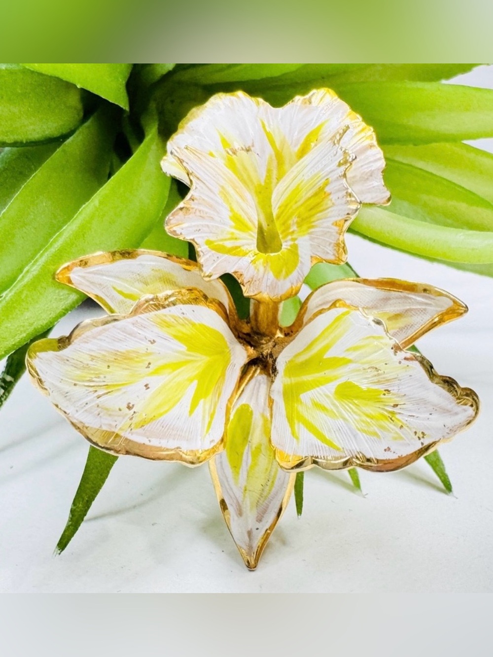 Vintage 1982 Cerrito Original White Yellow Enamel Orchid Flower Gold Tone Brooch
